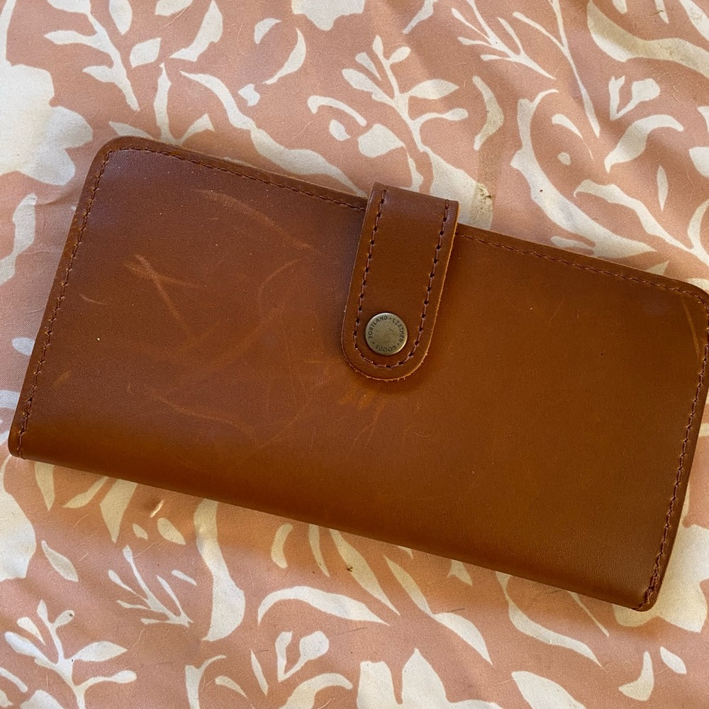 Portland Leather bifold Wallet in Honey